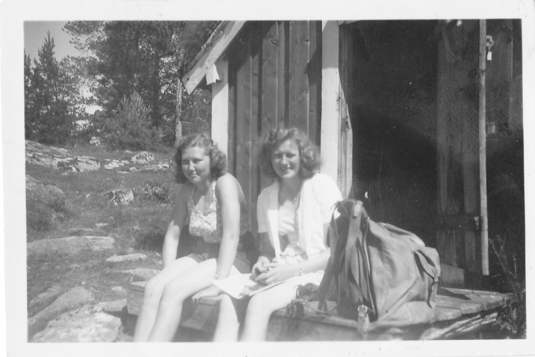 Ingebjørg og Petra på Skøyestølen